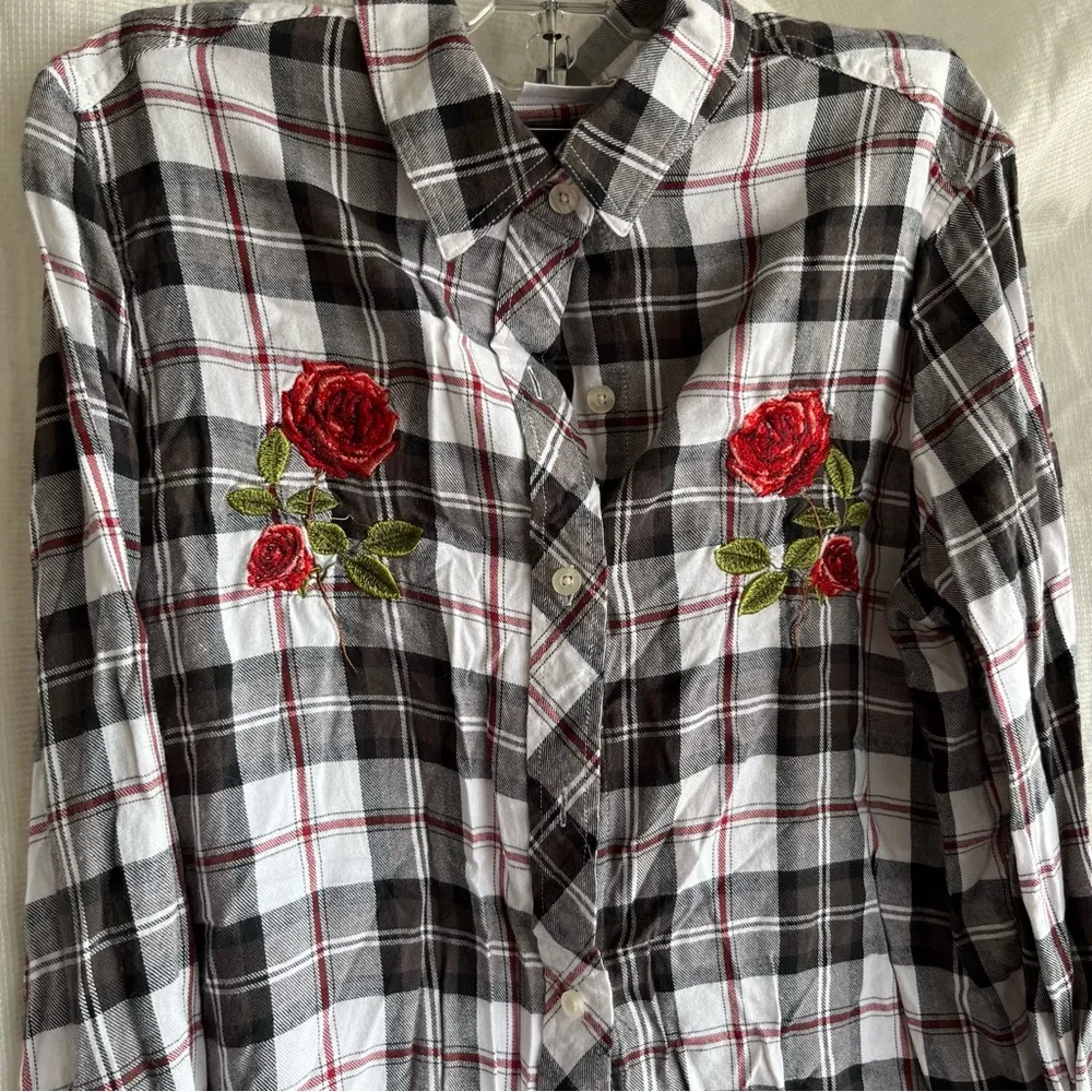 Empyre plaid button up long sleeve top with roses women’s small - Picture 3 of 6